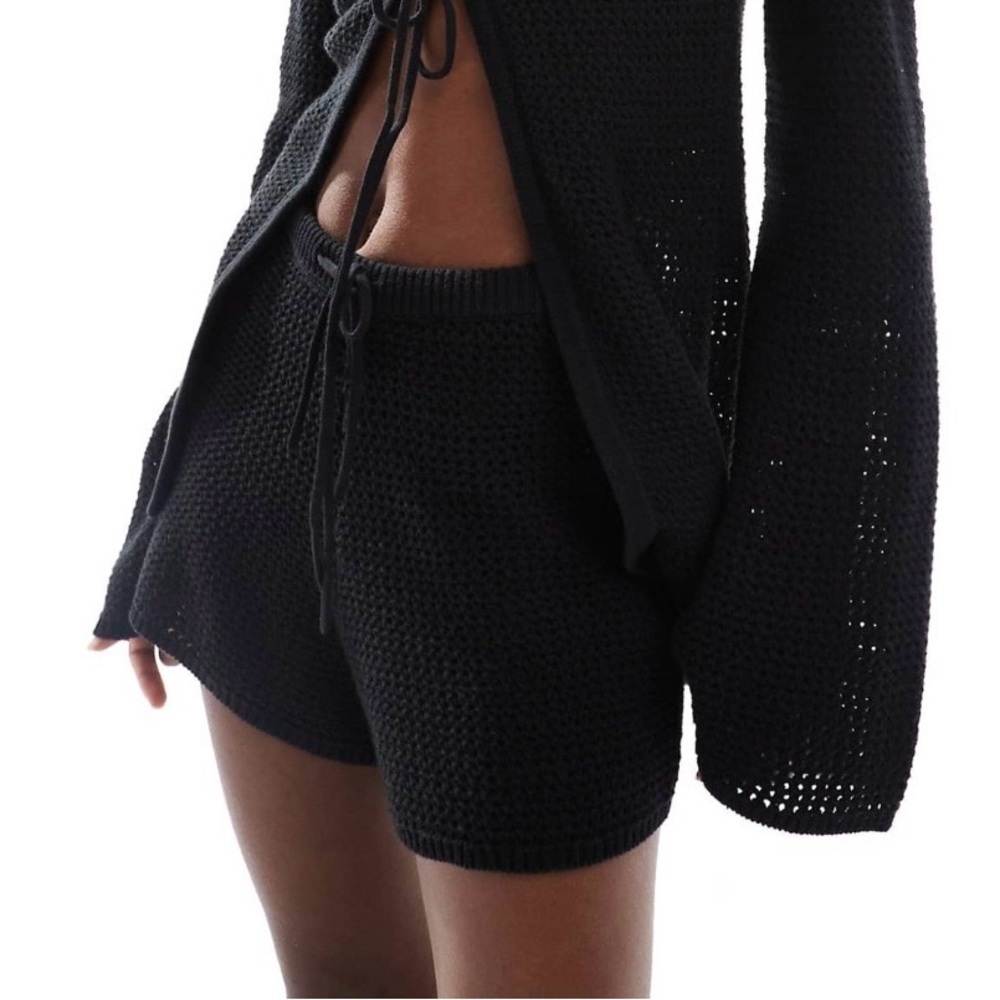 NWT 4th & Reckless Antoine Crochet Tie Front Shorts in Black - Size Small (US 4)
